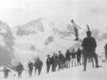 Harald Smith beim Sommer-Skispringen Fourcla Surley ca. 1900